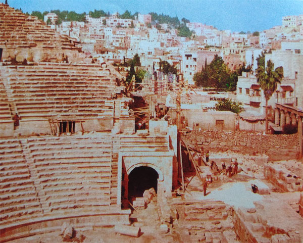Reruntuhan teater zaman Romawi Kuno di kota Amman