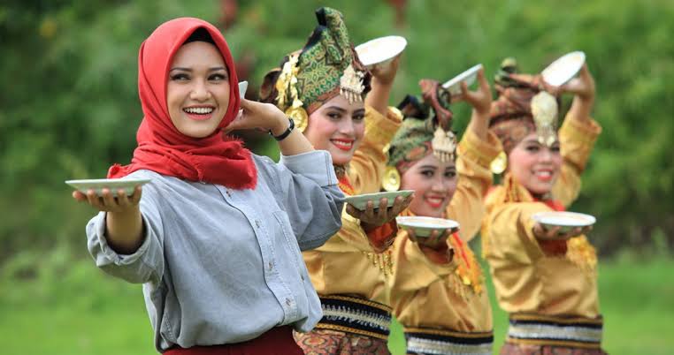 Tari Piring Sumatera Barat