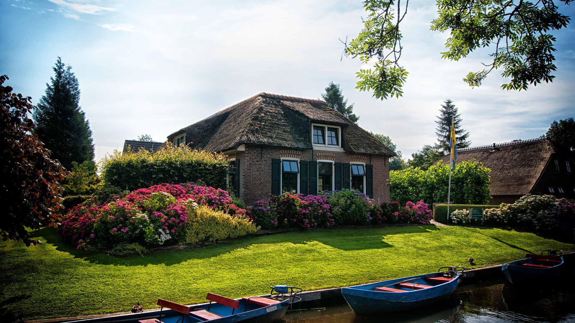 10 Desain Rumah Belanda Modern yang Klasik dan Menarik