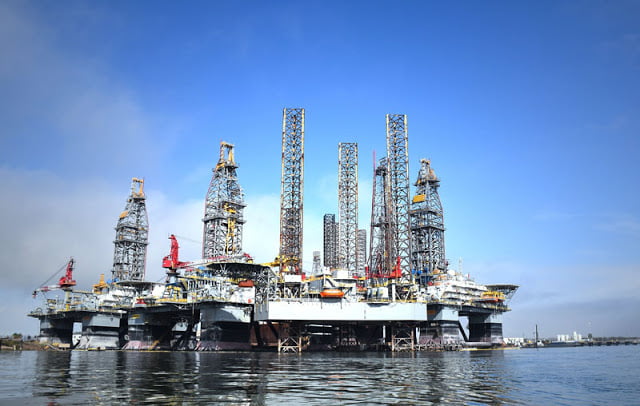 Pertambangan minyak lepas pantai Asia