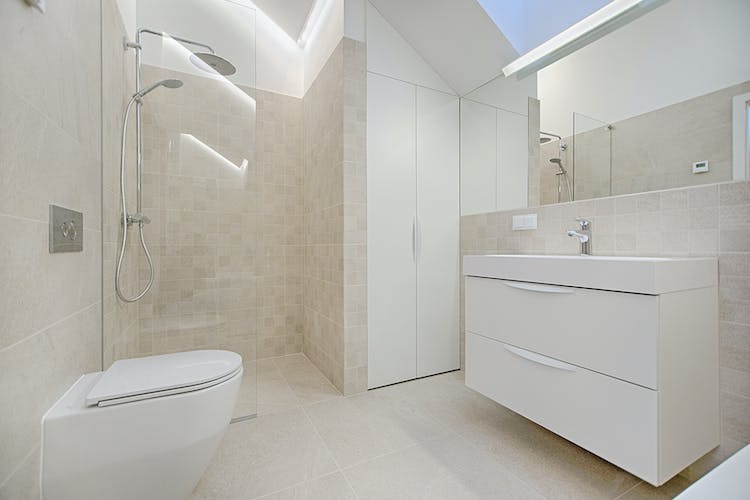 biaya renovasi kamar mandi