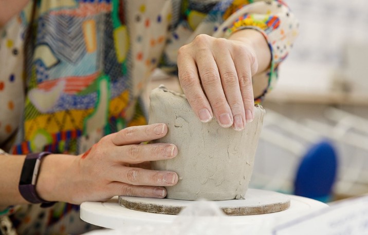 Teknik-teknik dalam Pembuatan Kerajinan dari Bahan Keramik