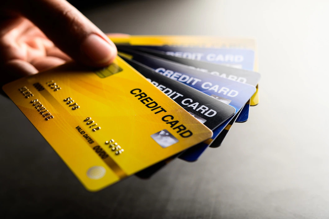 Simak! Perbedaan KTA dengan Dana Tunai Kartu Kredit