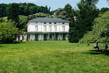 Villa klasik menjadi salah satu desain villa di pegunungan. 