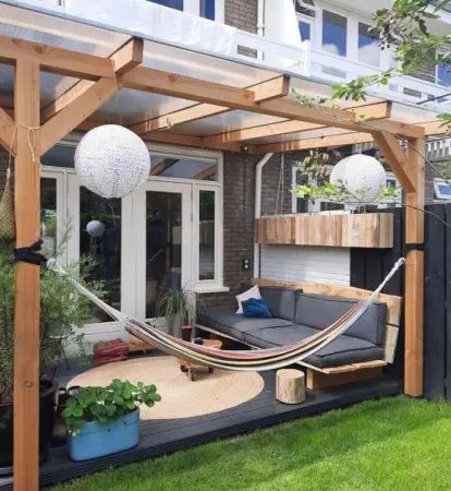 desain teras rumah ala cafe dengan hammock