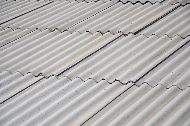 Ilustrasi atap rumah asbes. 