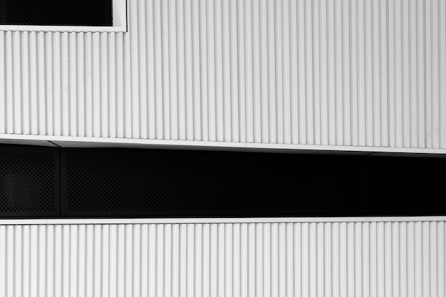 Cat kamar hitam putih garis horizontal besar. 