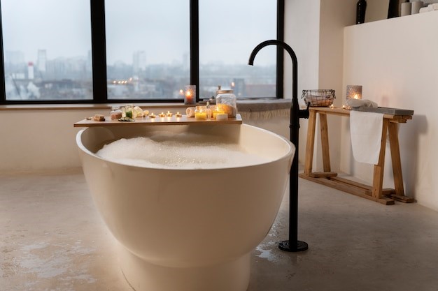 Desain bebas untuk kamar mandi bathtub minimalis. 