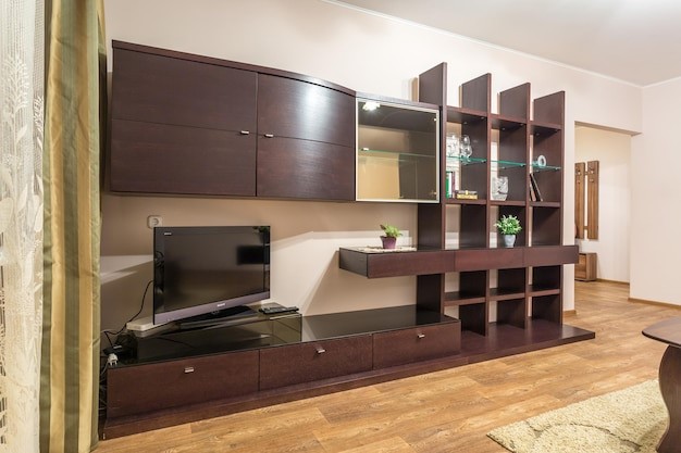 Built-in Furniture dalam desain apartemen 2 kamar. 