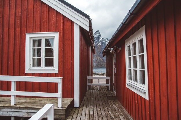 Desain cottage minimali ala Skandinavia.