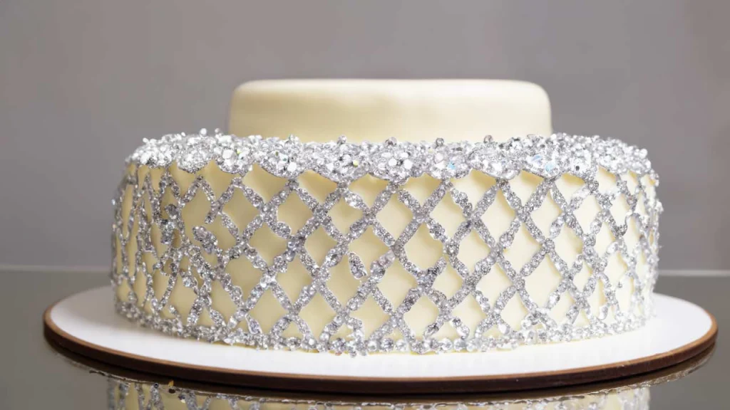 Kue Putih dengan Renda Berlian