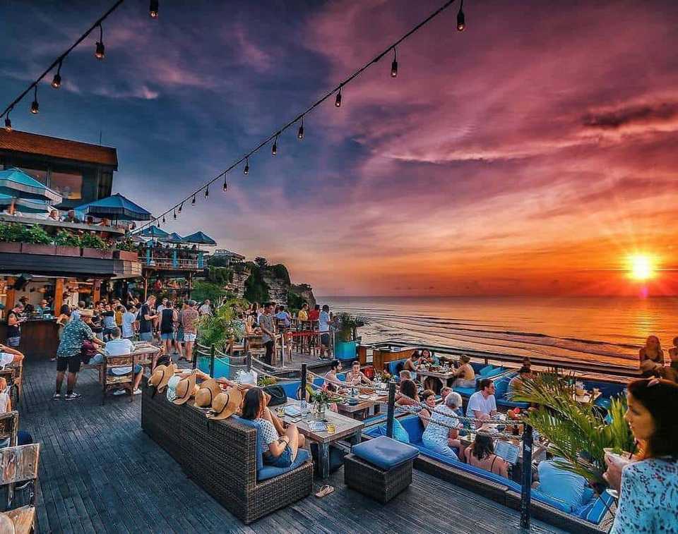 tempat nongkrong di Bali Single Fin