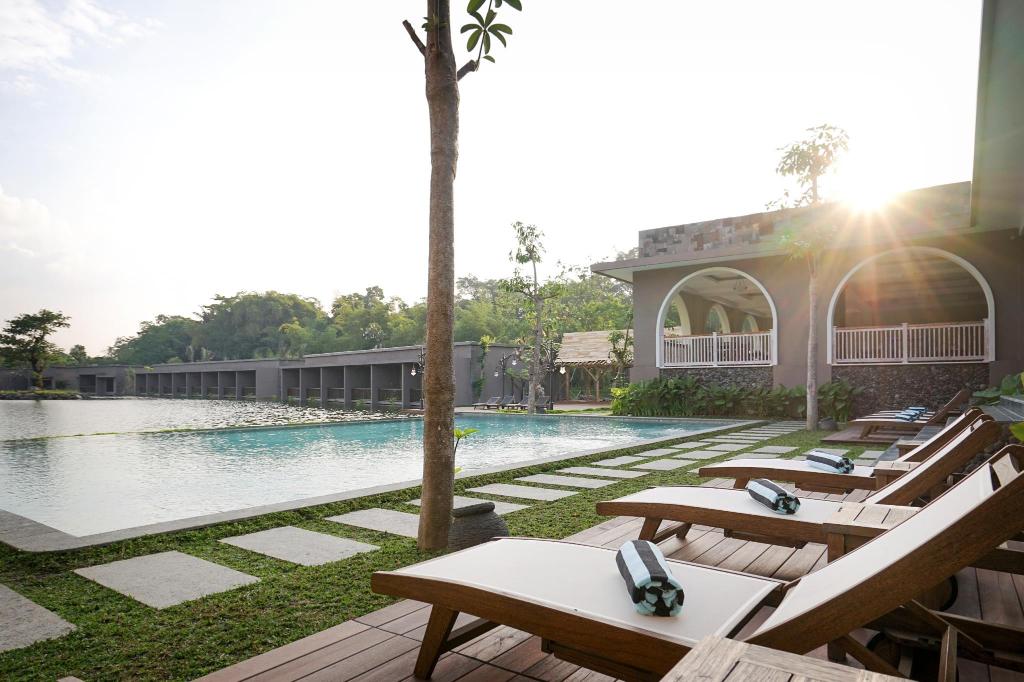 tempat honeymoon murah dan romantis di jogja The Westlake Resort Yogyakarta