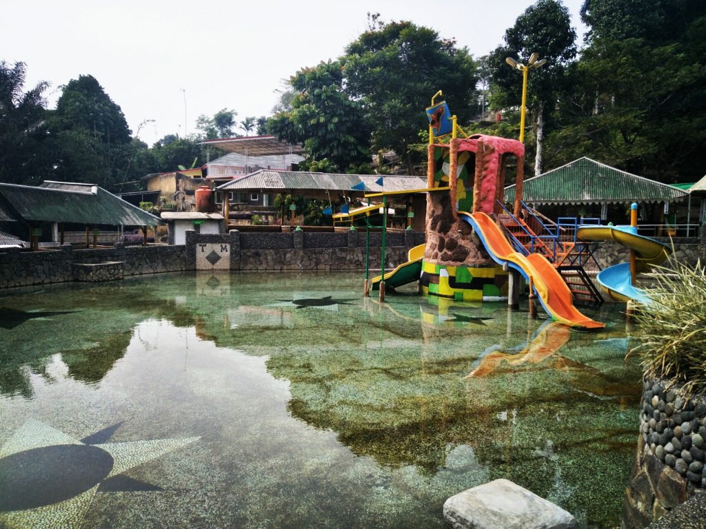 tempat wisata murah di bogor Telaga Malimping
