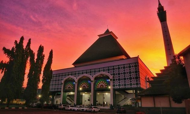 tempat wisata Gresik Masjid Agung