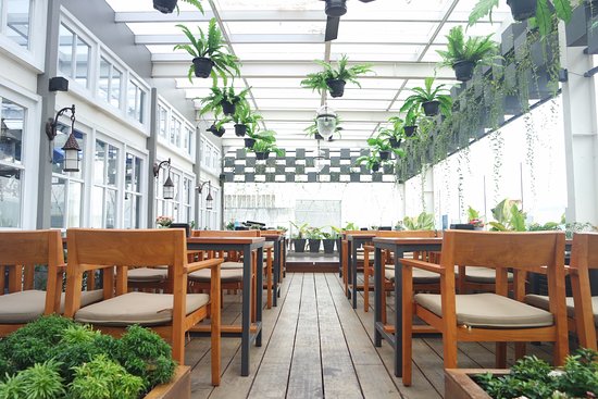 Equatore Rooftop Cafe di Palembang