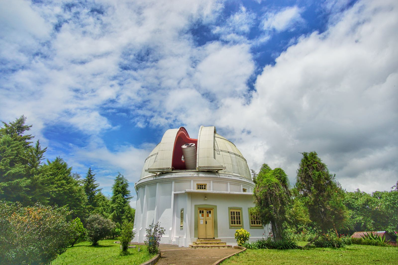 Berkunjung ke Observatorium Bosscha, Wisata Teknologi di Bandung