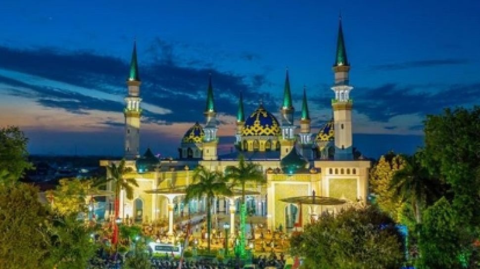 masjid terbesar di Indonesia