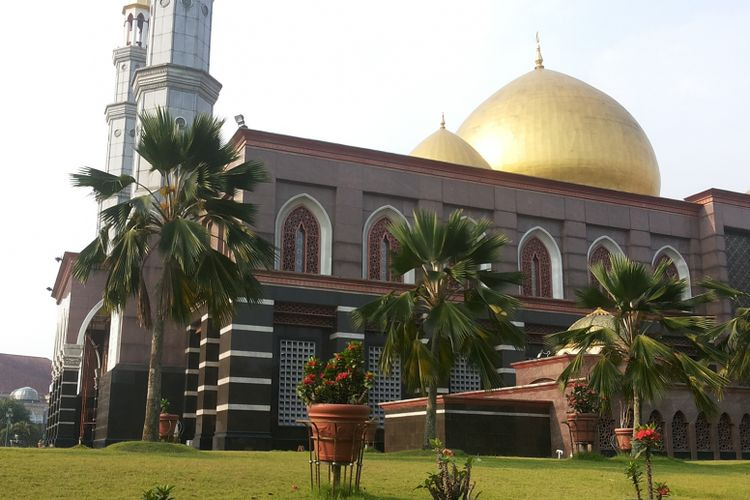 Masjid Kubah Emas Dian Al Mahri Depok 