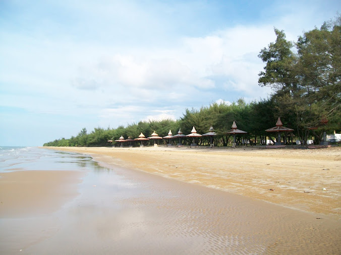 Pesona Alam Pantai Lombang 