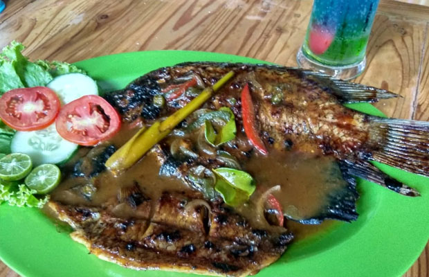 tempat makan lesehan di Malang Lesehan Ikan Bakar Srikandi
