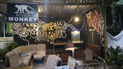 cafe di Batu River Monkey