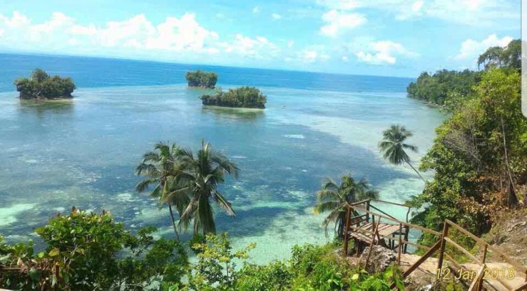 Pantai Adoki pantai di Papua