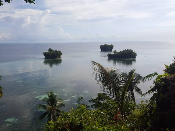 Pantai Ameyepa pantai di Papua