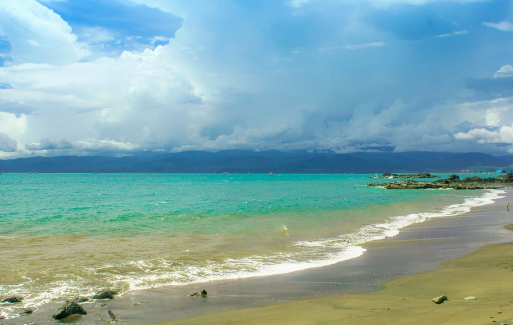 Pantai Cipunaga pantai di Garut