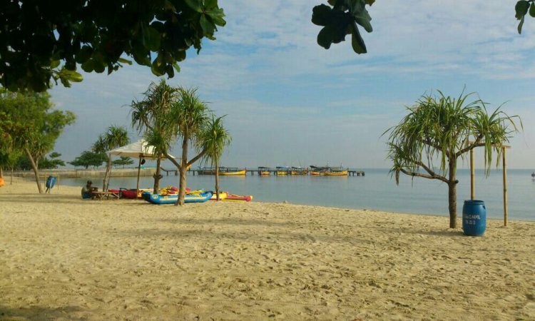 pantai di Cirebon Pantai Waruduwur