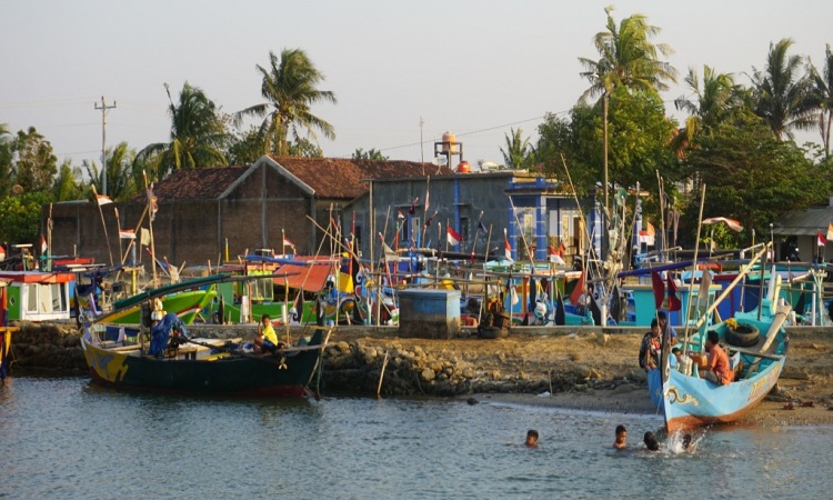 TPI Bondet pantai di Cirebon
