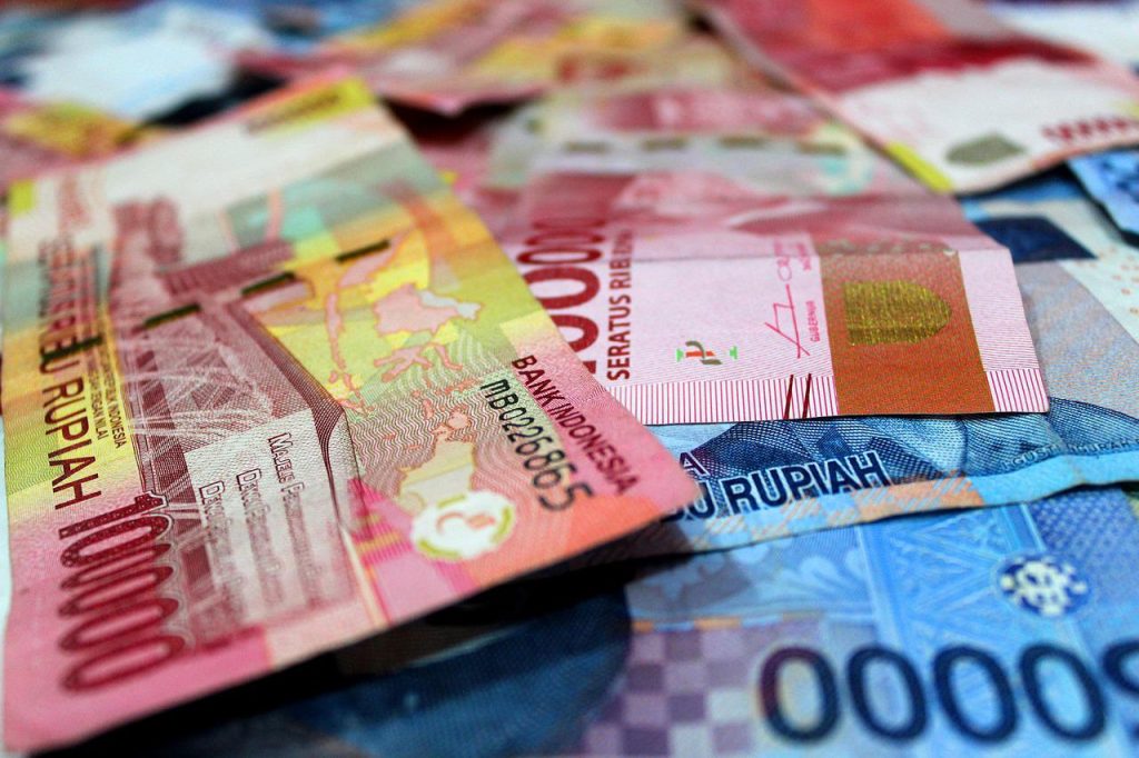 money, rupiah, salary-3431772.jpg