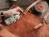 cara membersihkan tas kulit