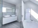 pembersih lantai kamar mandi