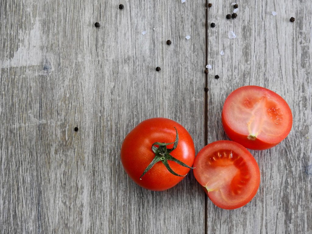 manfaat tomat bagi wajah