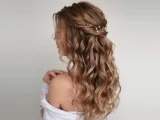 10 Inspirasi Hairdo Bridesmaid Simple dan Anggun